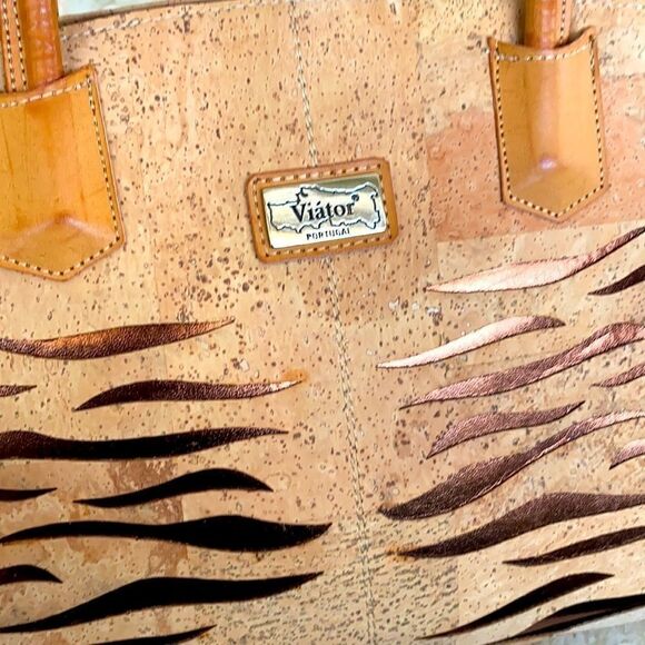 Viator Natural Portuguese Cork Vegan Crossbody Bag - Picture 10 of 11